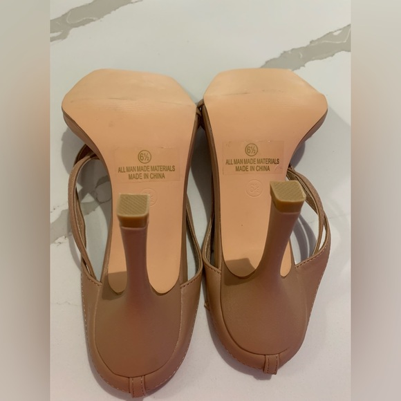 Heels - Picture 3 of 3